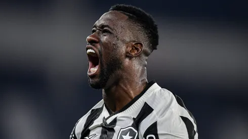 Bastos jogador do Botafogo comemora seu gol durante partida contra o Athletico-PR no estadio Engenhao pelo campeonato Brasileiro A 2024.