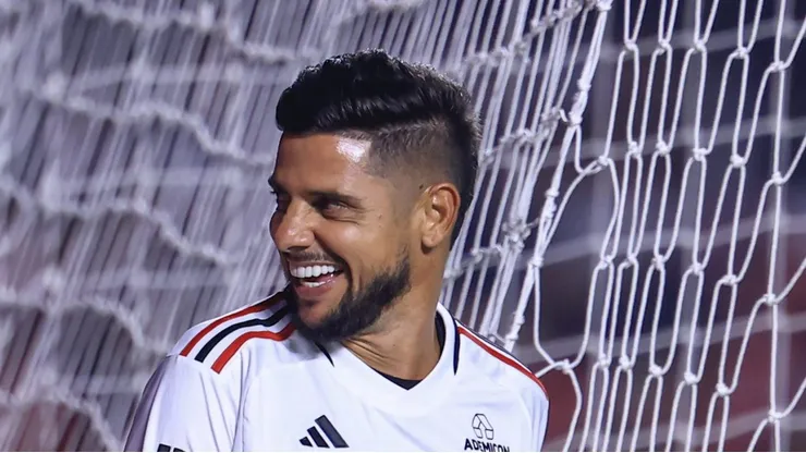 Cicinho aponta classificado de Corinthians x Fortaleza.