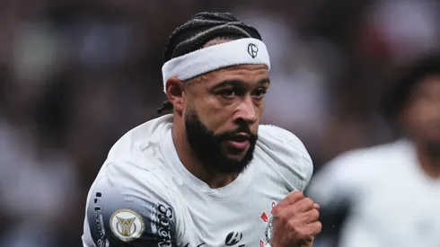 Depay vira assunto no Corinthians.