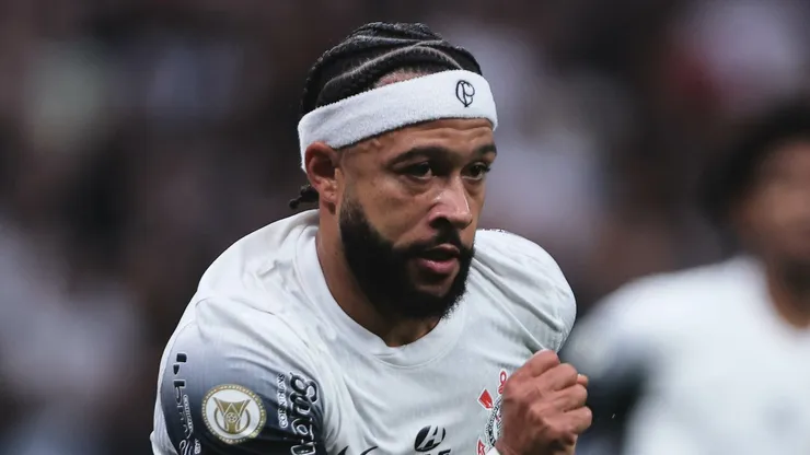 Depay vira assunto no Corinthians.