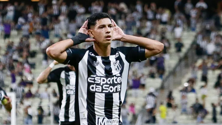 Erick Pulga jogador do Ceará comemora seu gol durante partida contra o Guarani no estádio Arena Castelão pelo campeonato Brasileiro B 2024. Foto: Baggio Rodrigues/AGIF