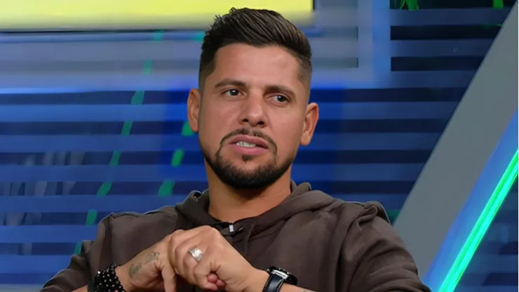 Cicinho crava futuro do São Paulo na Libertadores - Foto: Reprodução YouTube/ Arena SBT.