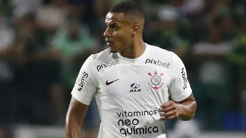 Murillo com a camisa do Corinthians em clássico contra o Palmeiras no Brasileirão de 2023.