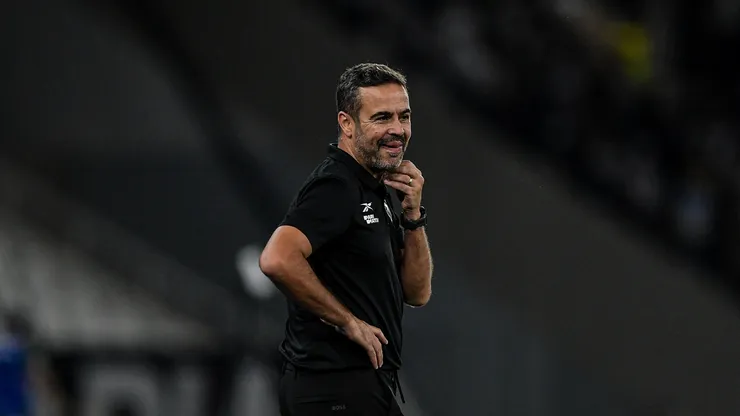 Artur Jorge técnico do Botafogo durante partida contra o Palmeiras no estádio Engenhão pelo campeonato Brasileiro A 2024. Foto: Thiago Ribeiro/AGIF