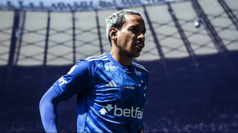 Foto: Gustavo Aleixo/Cruzeiro – Matheus Pereira durante confronto contra o Atlético-GO no Campeonato Brasileiro de 2024.
