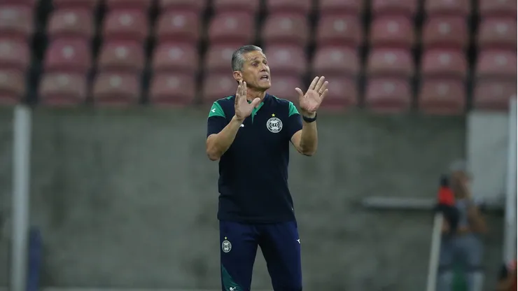 Jorginho, técnico do Coritiba, durante partida contra o Sport, na Arena Pernambuco, pela Série B.