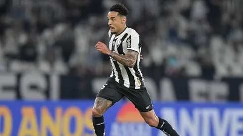 Gregore vem sendo um dos destaques do Botafogo – Foto: Thiago Ribeiro/AGIF