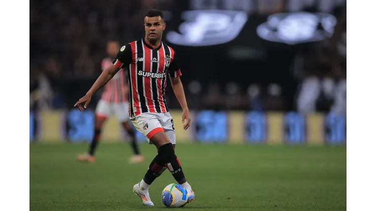 Alisson durante confronto contra o Corinthians no Campeonato Brasileiro de 2024.