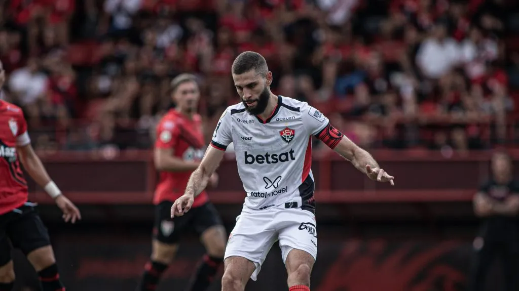 Wagner Leonardo em ação pelo Vitória. Foto: Isabela Azine/AGIF