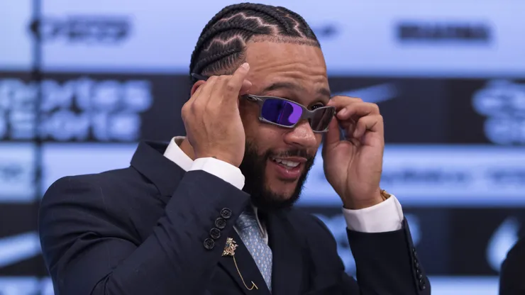 Memphis Depay, durante sua apresentação oficial como jogador do Corinthians.