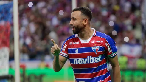 Caio Alexandre durante confronto contra o Santos no Campeonato Brasileiro de 2023.