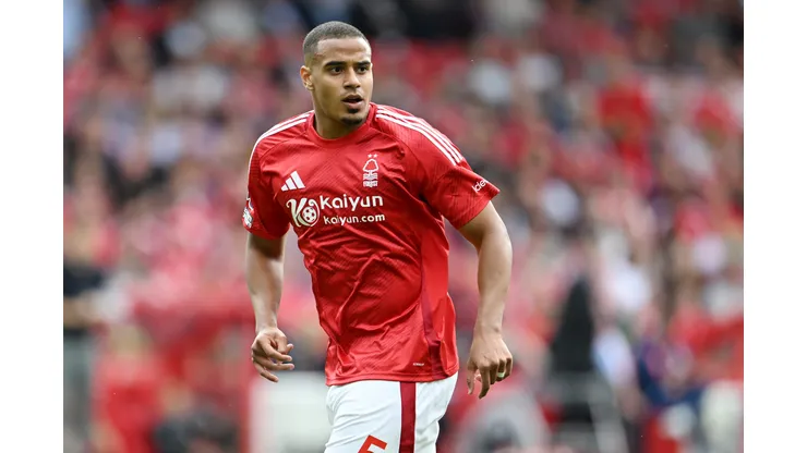 Murillo durante confronto contra o Bournemouth na Premier League 2024/25.