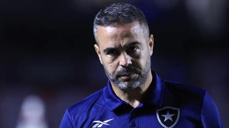Artur Jorge técnico do Botafogo durante partida contra o São Paulo no estádio Morumbi pelo campeonato Brasileiro A 2024. Foto: Marcello Zambrana/AGIF