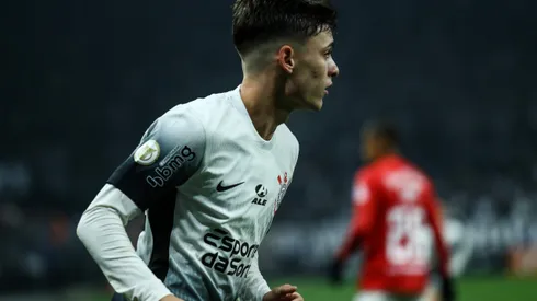 Breno Bidon durante confronto contra o Bragantino no Campeonato Brasileiro de 2024.
