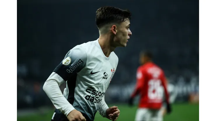 Breno Bidon durante confronto contra o Bragantino no Campeonato Brasileiro de 2024.