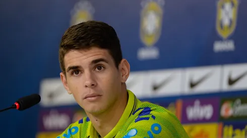 Oscar durante treino da Selecao Brasileira na Granja Comary.
