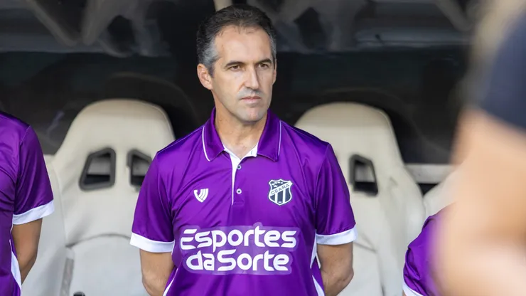 Léo Condé, técnico do Ceará durante partida contra o Operário no estádio Arena Castelão pelo campeonato Brasileiro B 2024. Foto: Baggio Rodrigues/AGIF