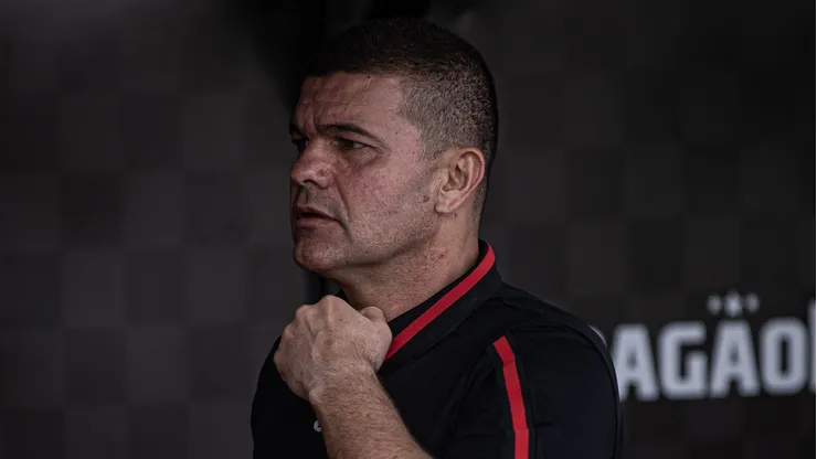 Louzer 'dispara' antes de enfrentar o Corinthians.