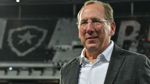 John Textor presidente da SAF do Botafogo durante partida contra o Atlético-GO no estádio Engenhão pelo campeonato Brasileiro A 2024. Foto: Thiago Ribeiro/AGIF