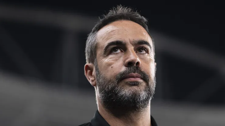 Artur Jorge técnico do Botafogo durante partida contra o Sao Paulo (Foto: Jorge Rodrigues/AGIF)