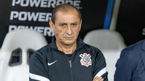 Ramon Diaz técnico do Corinthians durante partida contra o Fortaleza no estádio Arena Castelão pelo campeonato Copa Sul-Americana 2024. Foto: Baggio Rodrigues/AGIF