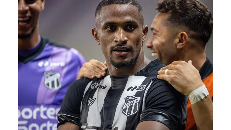 CE - FORTALEZA - 26/08/2024 - BRASILEIRO B 2024, CEARA X NOVORIZONTINO - Saulo Mineiro jogador do Ceara comemora seu gol durante partida contra o Novorizontino no estadio Arena Castelao pelo campeonato Brasileiro B 2024. Foto: Baggio Rodrigues/AGIF