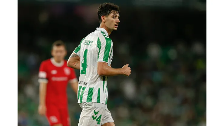 Johnny, ex-Internacional, atuando no Real Bétis-ESP em 2024