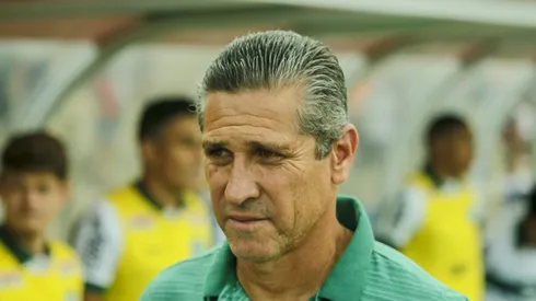 Jorginho tecnico do Coritiba durante partida contra o Parana Clube no estadio Vila Capanema pelo campeonato Brasileiro B 2019. Técnico pode estar de saída