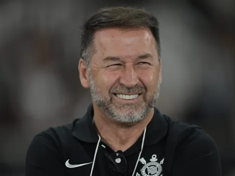 Augusto Melo define, e Corinthians deve vender meio-campista em 2025