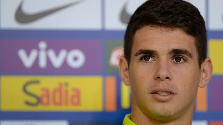 Oscar durante treino da Selecao Brasileira na Granja Comary.