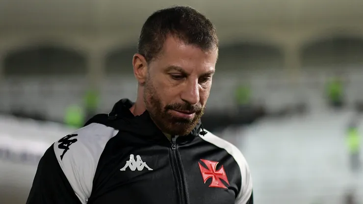 Pedrinho manda a real sobre futuro de Paiva no Vasco (Foto: Thiago Ribeiro/AGIF)