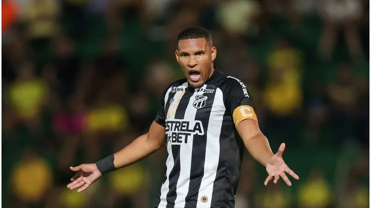 Matheus Felipe jogador do Ceara durante partida contra o Mirassol no estadio Jose Maria de Campos Maia pelo campeonato Brasileiro B 2024. Foto: Pedro Zacchi/AGIF