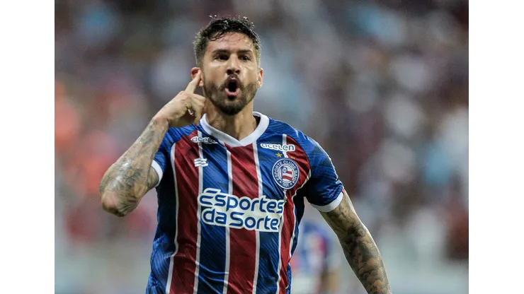 Everaldo durante confronto contra o Fluminense no Brasileirão de 2023.