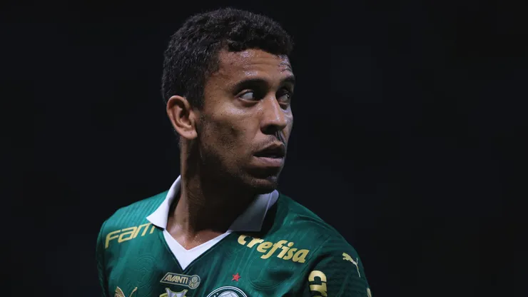 Marcos Rocha jogador do Palmeiras durante partida contra o Santos (Foto: Ettore Chiereguini/AGIF)