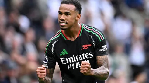 Gabriel Magalhães durante confronto contra o Tottenham na Premier League 2024/25.