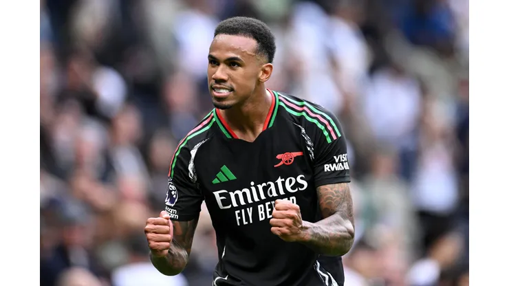 Gabriel Magalhães durante confronto contra o Tottenham na Premier League 2024/25.