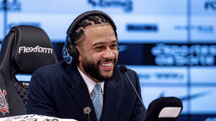 Depay em sua apresentação como jogador do Corinthians