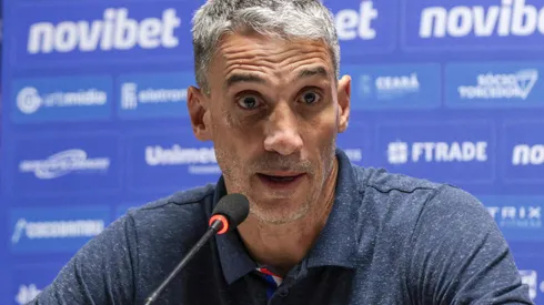 Vojvoda durante confronto contra o Athletico no Brasileirão.