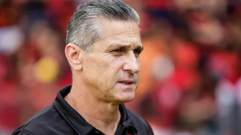 Jorginho tecnico do Vasco durante partida contra o Sport no estadio Ilha do Retiro pelo campeonato Brasileiro B 2022. Técnico recebeu aviso de atacante