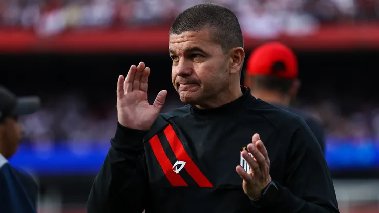 Umberto Louzer tem problemas para montar a equipe - Foto: Marco Miatelo/AGIF