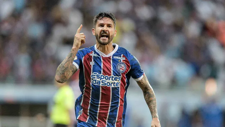 Everaldo jogador do Bahia comemora seu gol durante partida contra o Fluminense no estadio Arena Fonte Nova pelo campeonato Brasileiro A 2023. Centroavante não vive um grande momento e foi pressionado