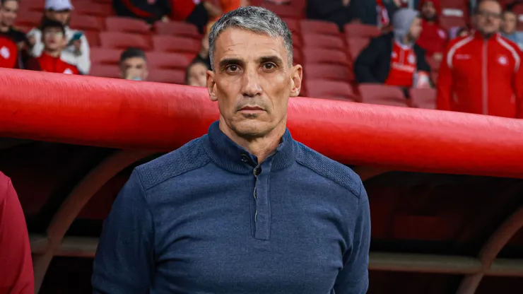 Juan P. Vojvoda técnico do Fortaleza durante partida contra o Internacional no estádio Beira-Rio pelo campeonato Brasileiro A 2024. Foto: Maxi Franzoi/AGIF