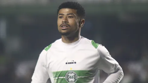 Lucas Ronier jogador do Coritiba durante partida contra o Mirassol no estadio Couto Pereira pelo campeonato Brasileiro B 2024.