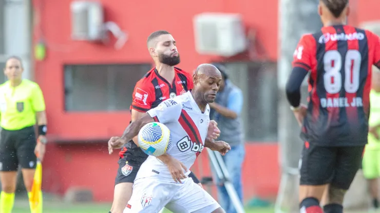 Vagner Love jogador do Atlético-GO durante partida contra o Vitoria no estádio Barradão pelo campeonato Brasileiro A 2024. Foto: Jhony Pinho/AGIF