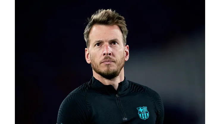 Neto atuando no Barcelona em 2021