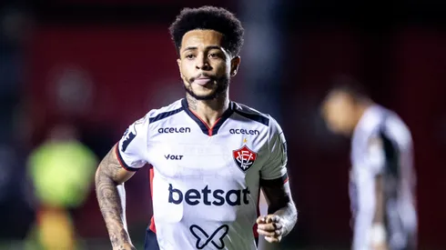 Matheuzinho, jogador do Vitória, durante partida contra o Atletico-MG, no Barradão, pelo Campeonato Brasileiro.