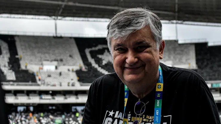 Durcesio Mello presidente do Botafogo antes da partida contra o Fluminense no estádio Engenhão pelo campeonato Brasileiro A 2022. Foto: Thiago Ribeiro/AGIF