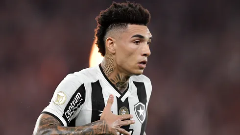 Igor Jesus jogador do Botafogo comemora gol anulado durante partida contra o Flamengo no estádio Engenhão pelo campeonato Brasileiro A 2024. Centroavante foi sondado por adversário