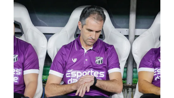 Leó Condé durante confronto contra o Santos na Série B de 2024.