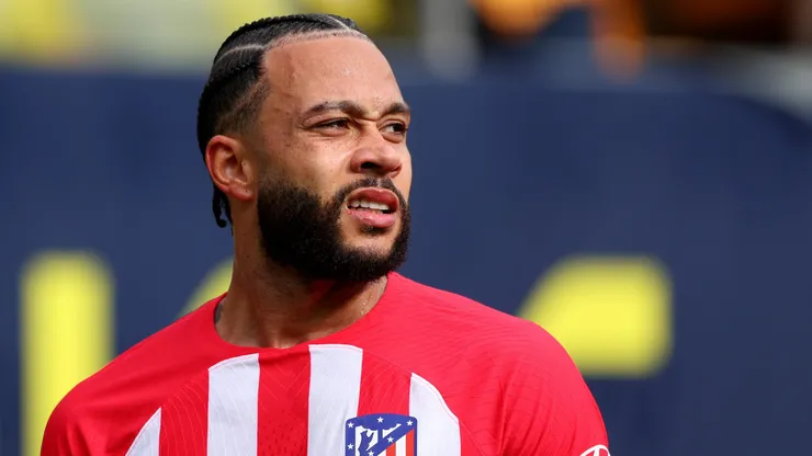 Memphis Depay of Atletico Madrid looks on during the LaLiga EA Sports match between Cadiz CF and Atletico Madrid at Estadio Nuevo Mirandilla on March 09, 2024 in Cadiz, Spain.